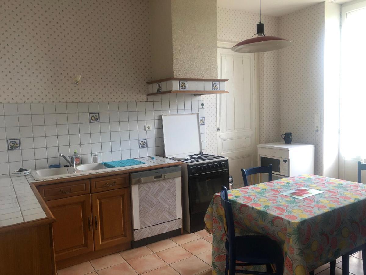 Gite -Belle Maison Dans Une Ancienne Ecole-Tarif Reduit Hors We ! Chanzeaux Dış mekan fotoğraf